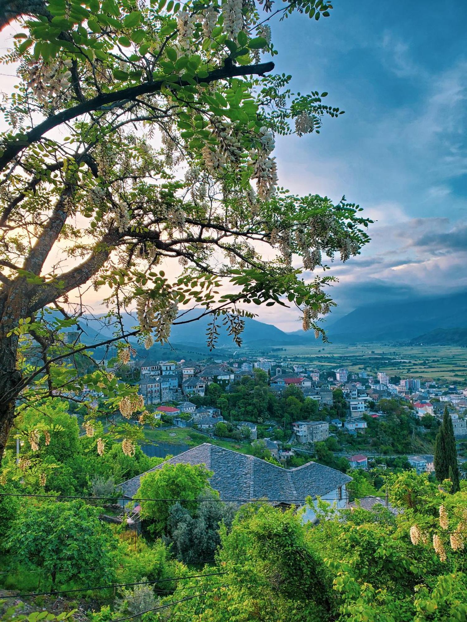 Clockwise Guestrooms Gjirokaster Exterior photo